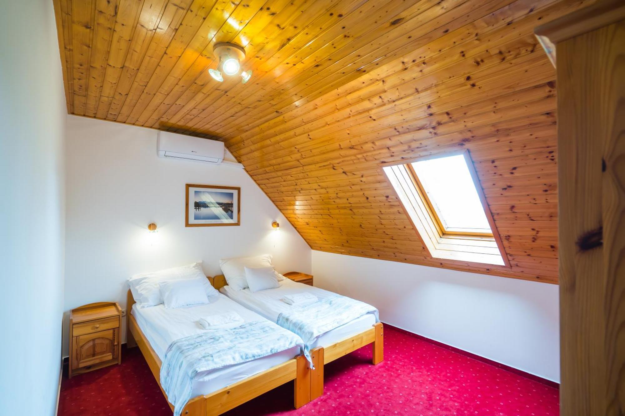 Gyorfi Apartmanhaz Zamárdi Exteriör bild